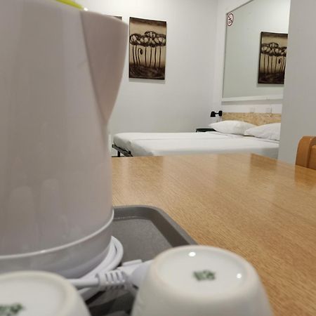Airport Boulevard Guesthouse Грасобио Екстериор снимка
