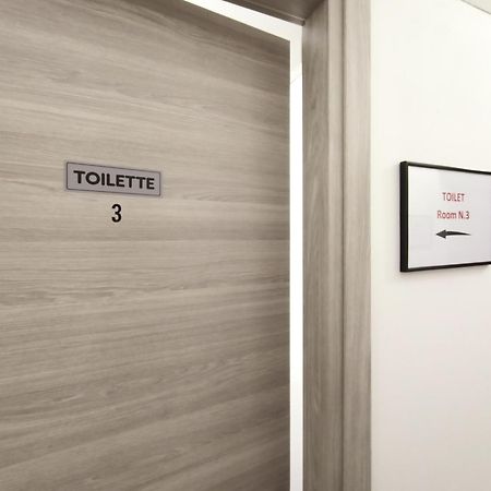 Airport Boulevard Guesthouse Грасобио Екстериор снимка