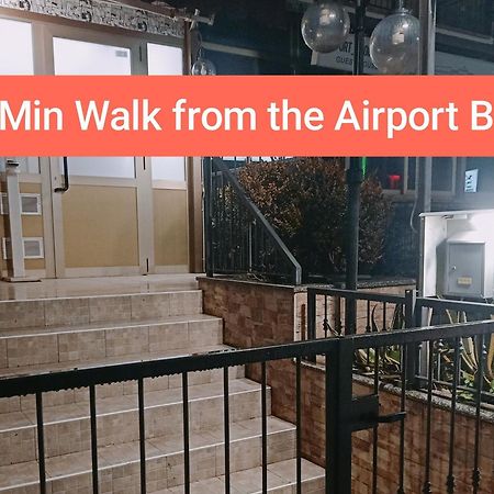Airport Boulevard Guesthouse Грасобио Екстериор снимка