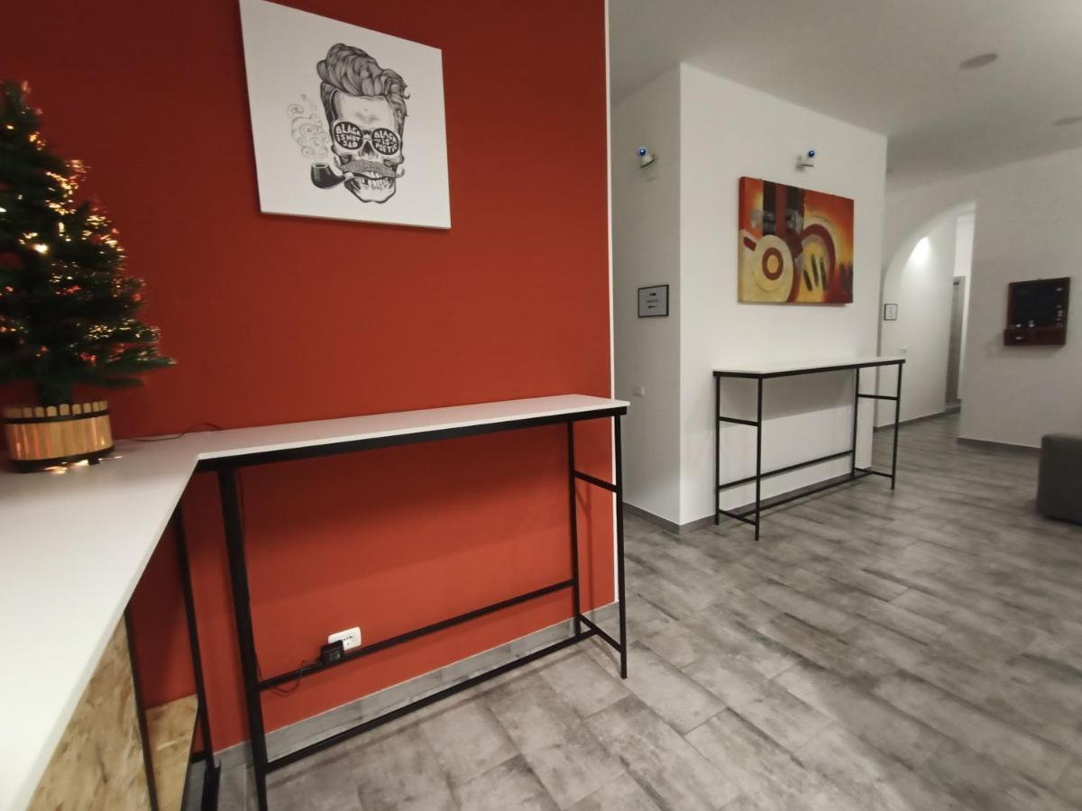Airport Boulevard Guesthouse Грасобио Екстериор снимка