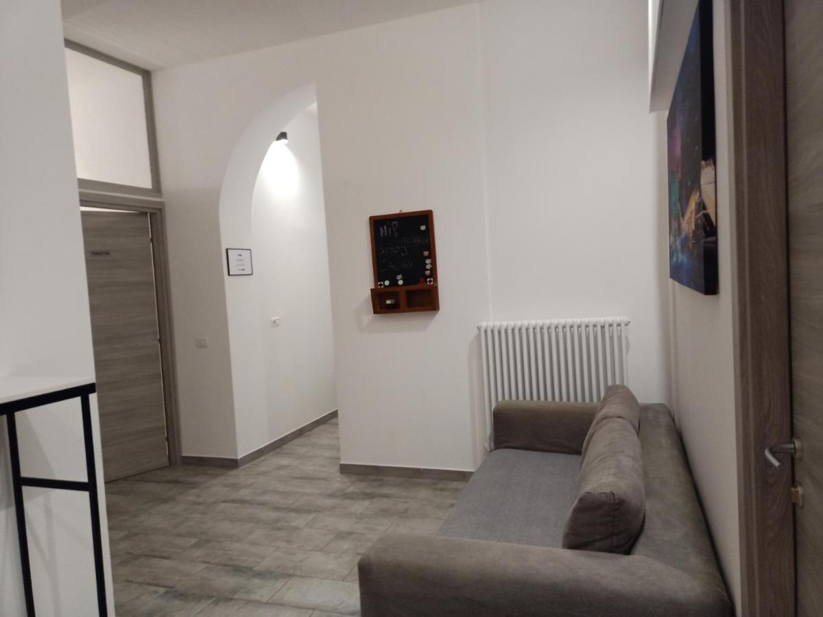 Airport Boulevard Guesthouse Грасобио Екстериор снимка