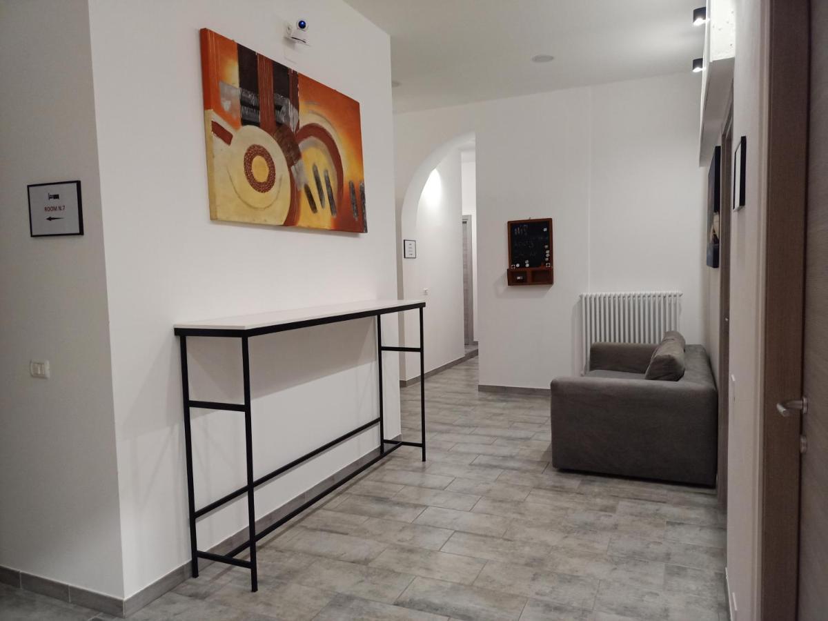 Airport Boulevard Guesthouse Грасобио Екстериор снимка