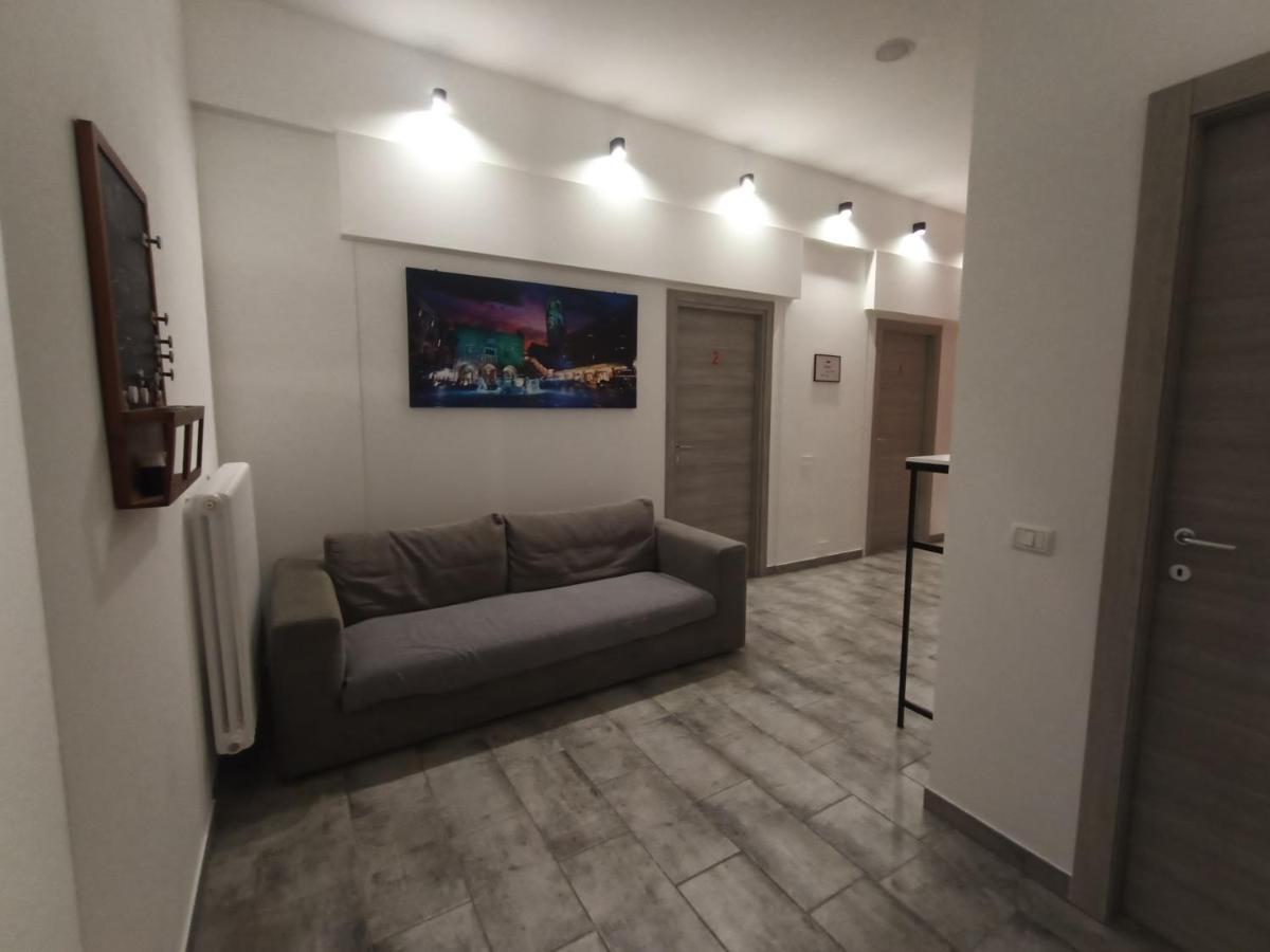Airport Boulevard Guesthouse Грасобио Екстериор снимка