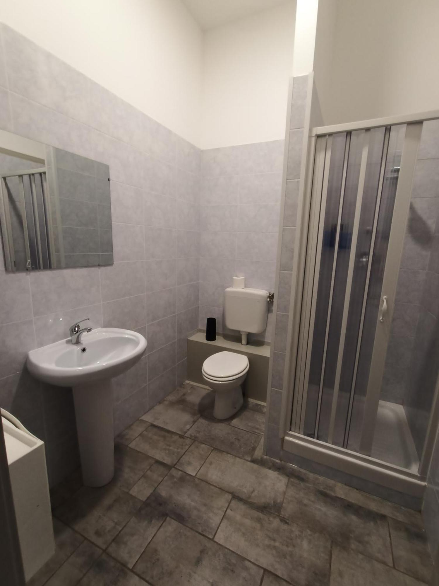 Airport Boulevard Guesthouse Грасобио Стая снимка