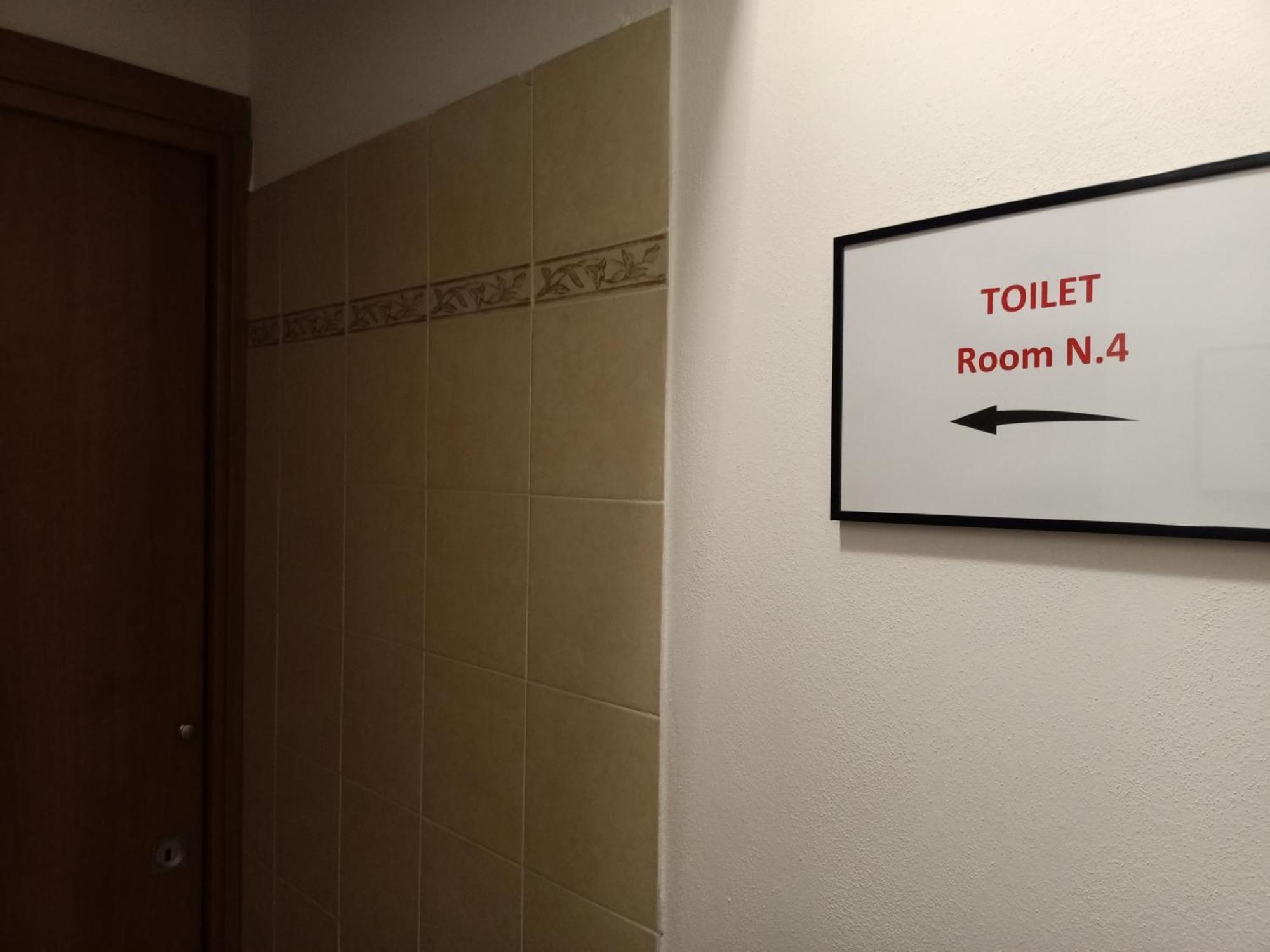 Airport Boulevard Guesthouse Грасобио Екстериор снимка