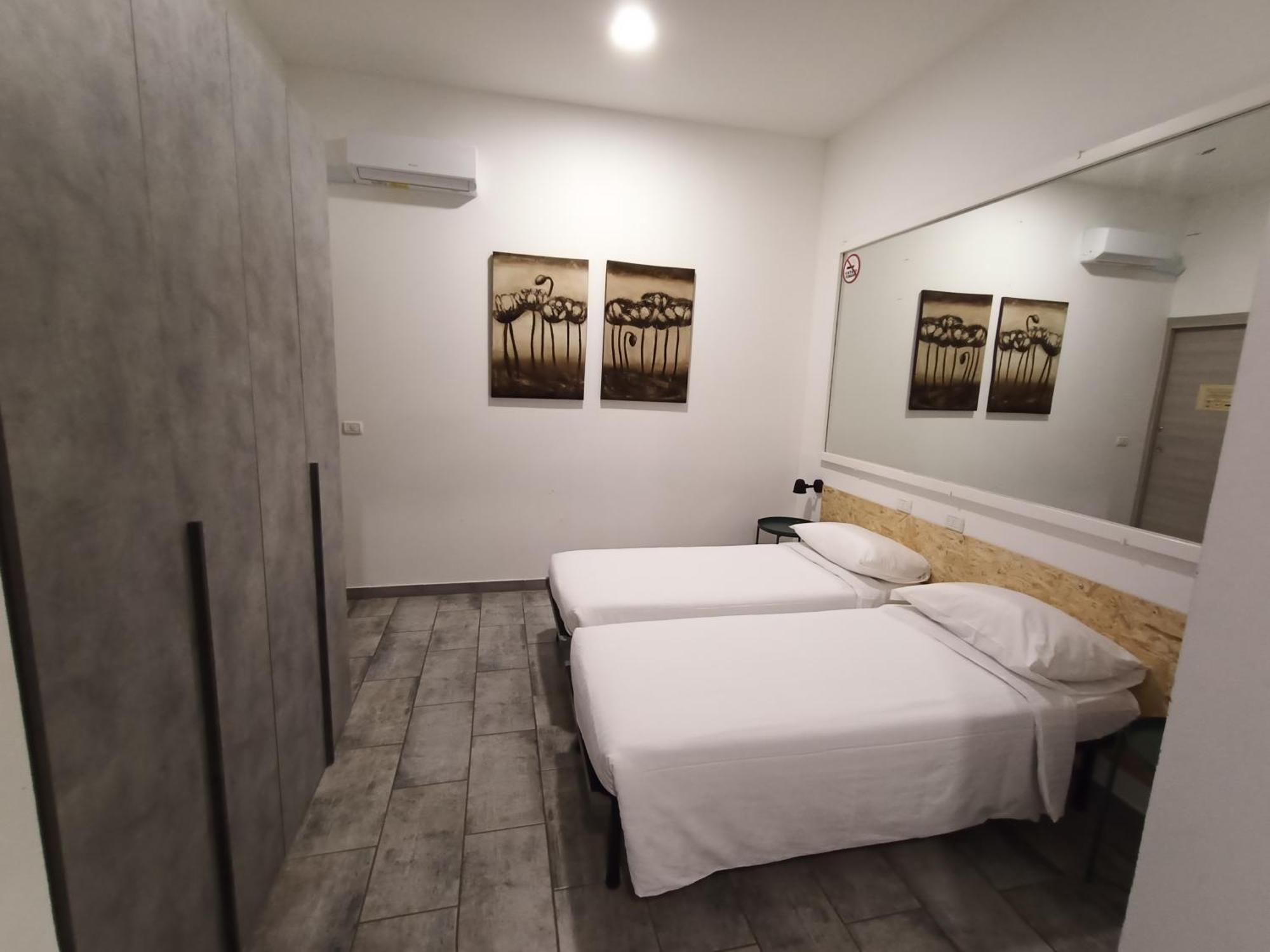 Airport Boulevard Guesthouse Грасобио Екстериор снимка