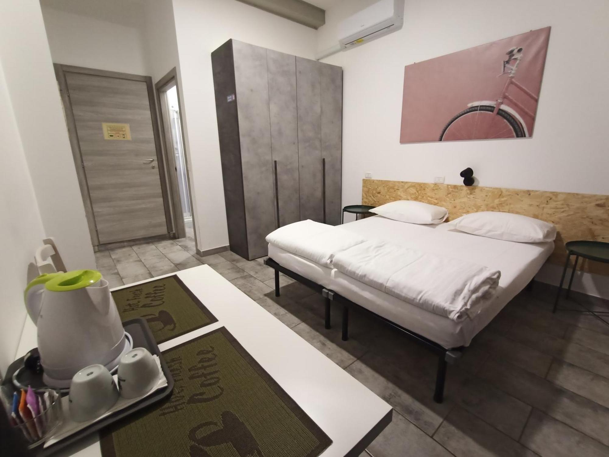 Airport Boulevard Guesthouse Грасобио Екстериор снимка