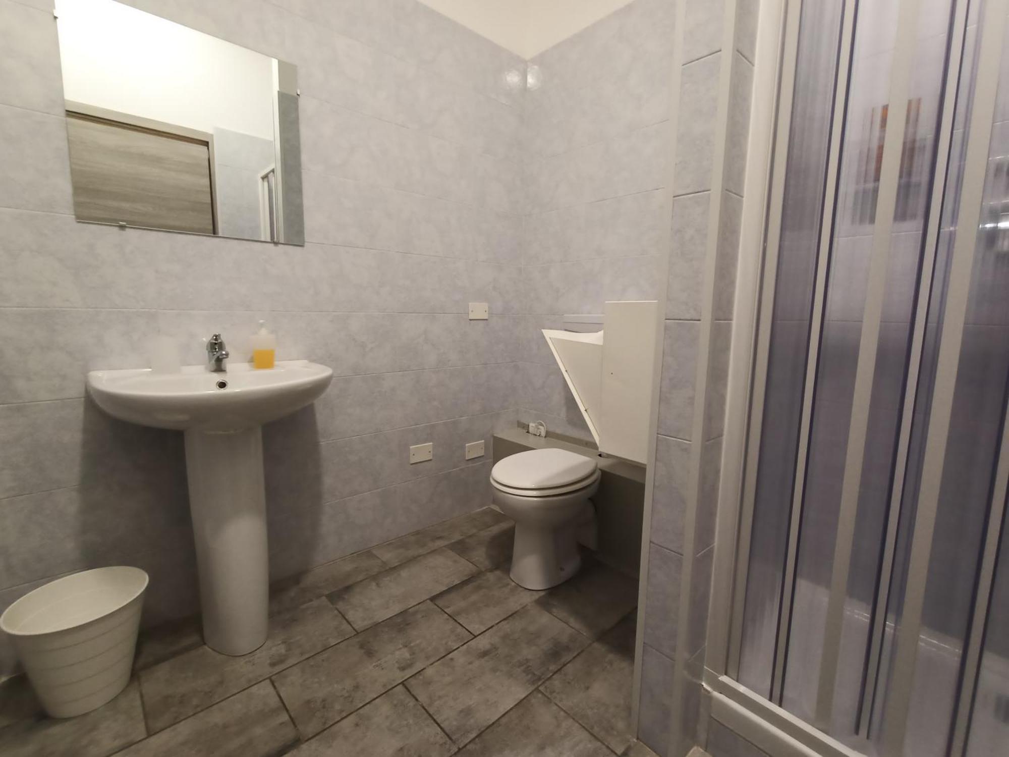 Airport Boulevard Guesthouse Грасобио Екстериор снимка