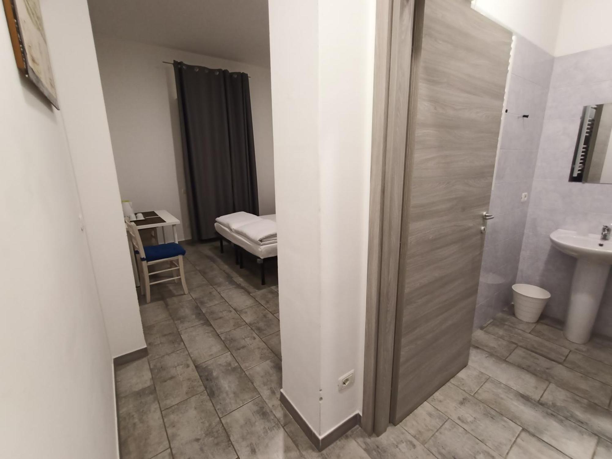 Airport Boulevard Guesthouse Грасобио Екстериор снимка