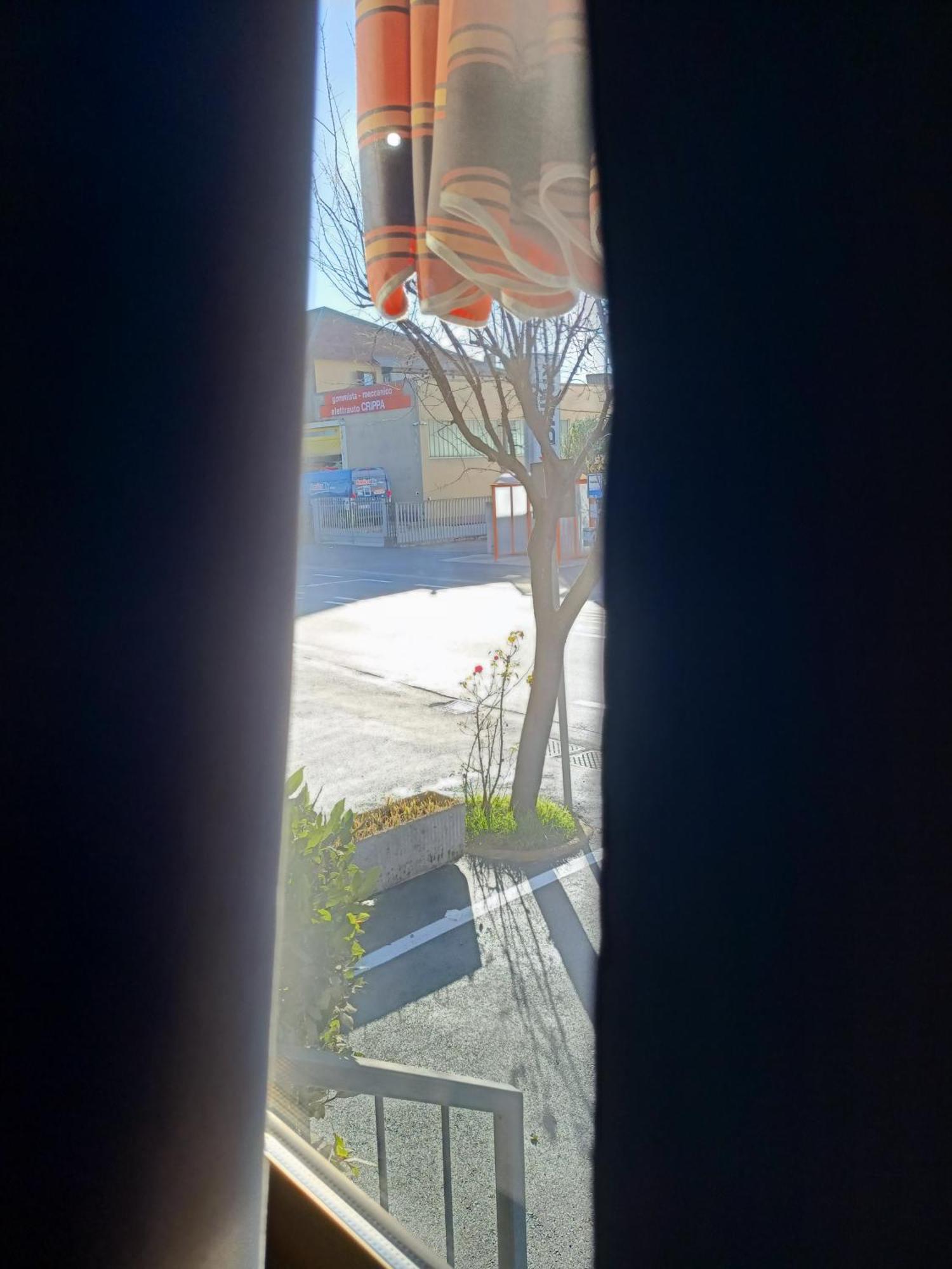 Airport Boulevard Guesthouse Грасобио Екстериор снимка
