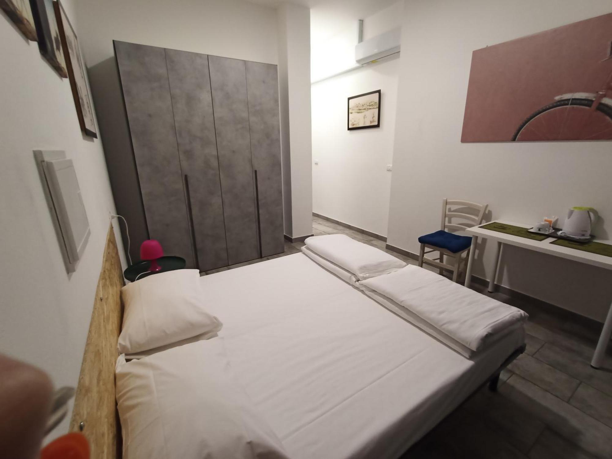 Airport Boulevard Guesthouse Грасобио Екстериор снимка