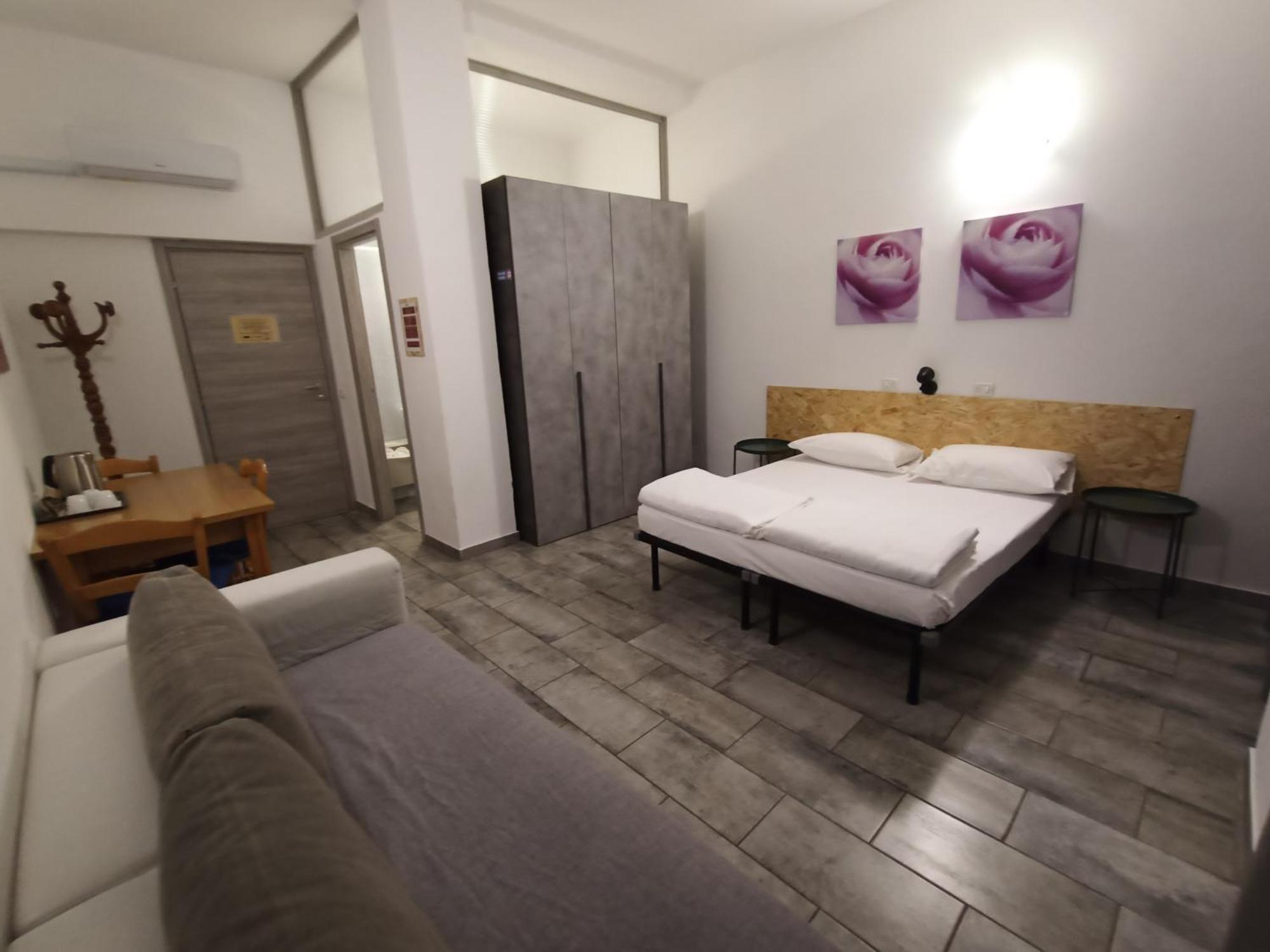 Airport Boulevard Guesthouse Грасобио Екстериор снимка