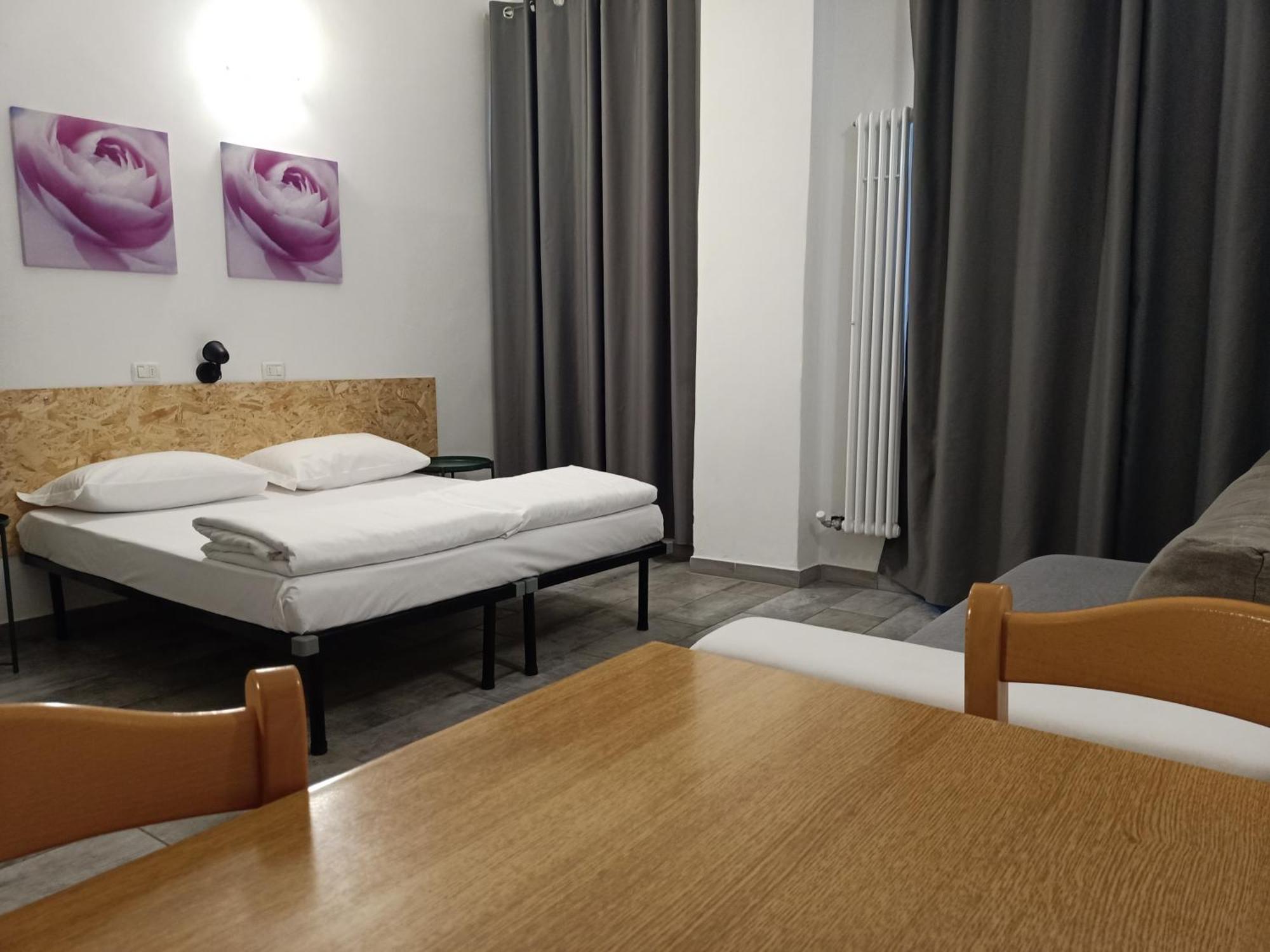 Airport Boulevard Guesthouse Грасобио Екстериор снимка