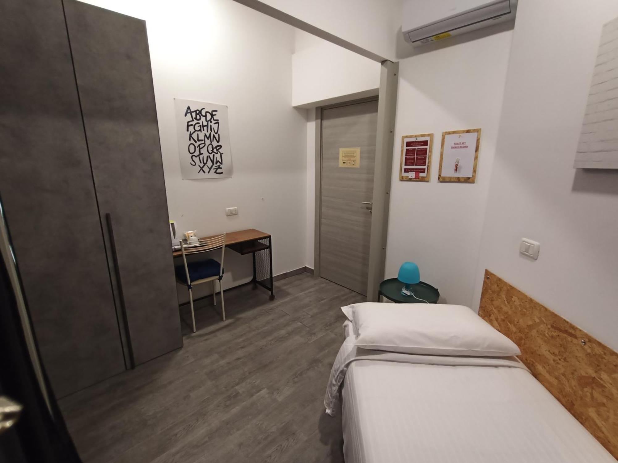Airport Boulevard Guesthouse Грасобио Екстериор снимка