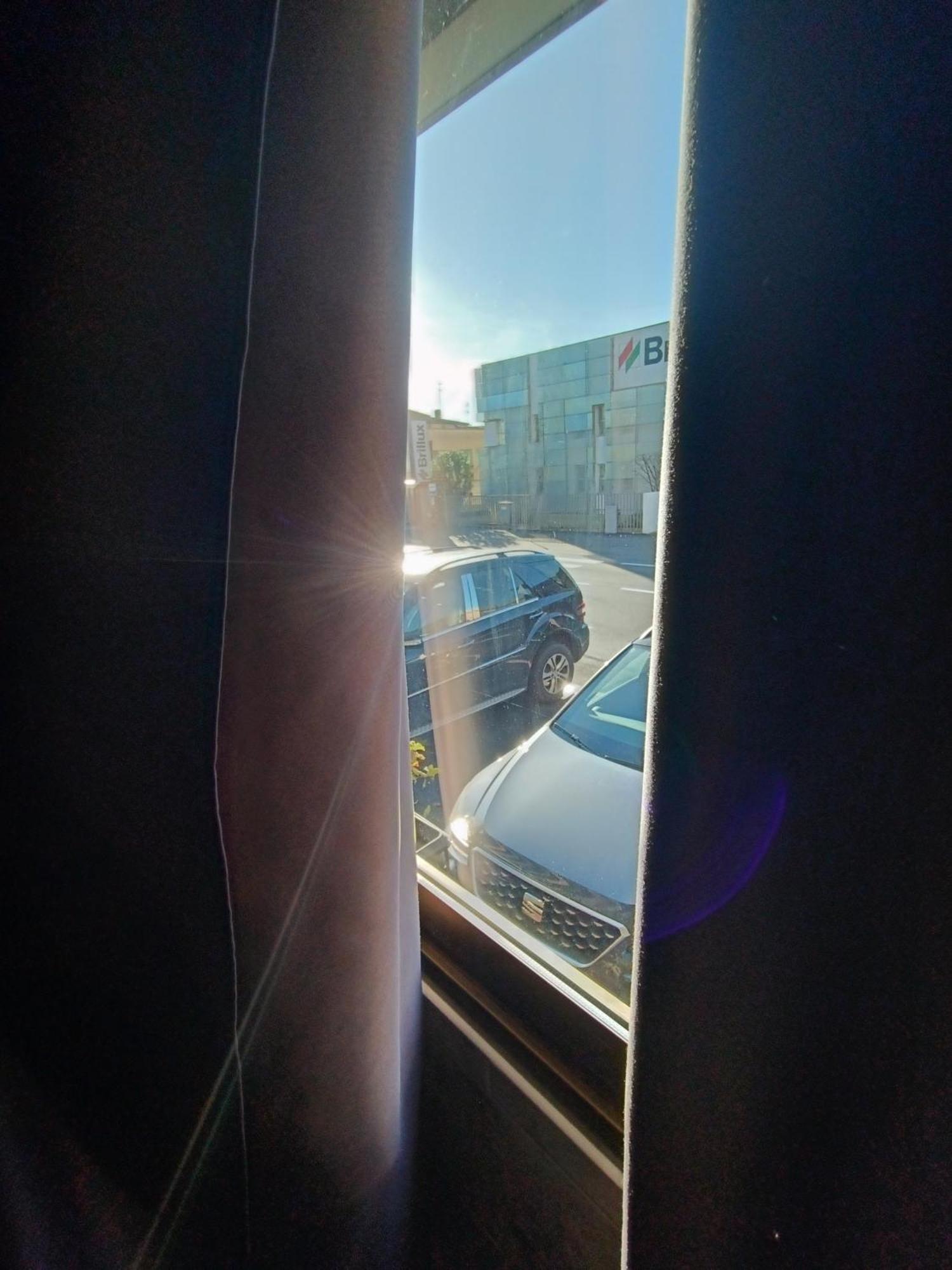 Airport Boulevard Guesthouse Грасобио Екстериор снимка