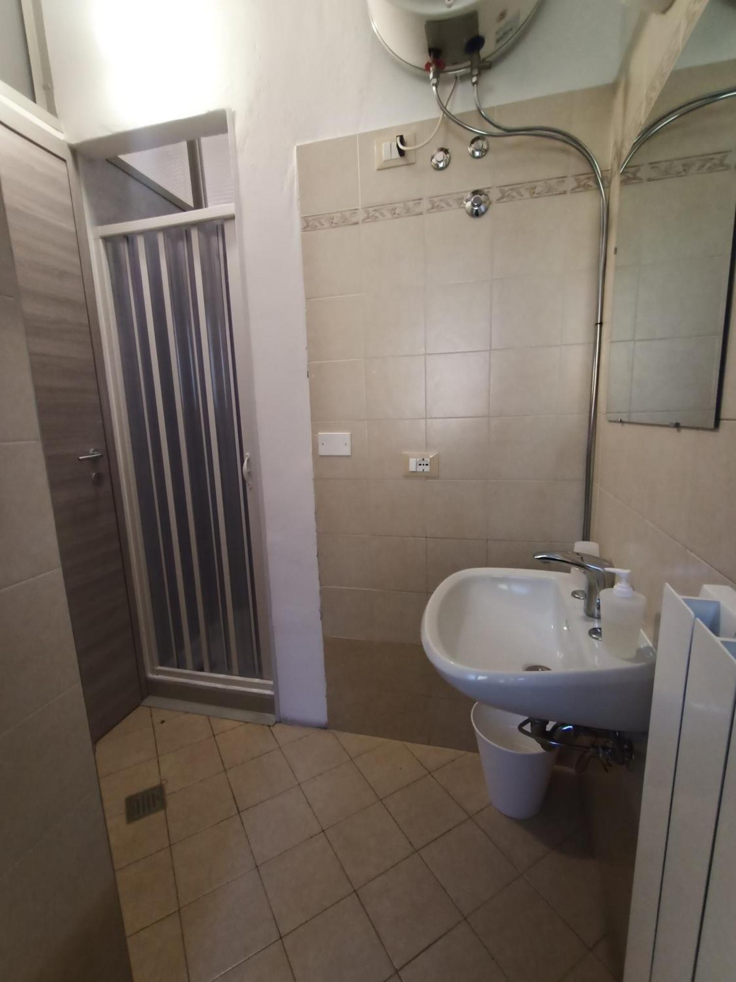 Airport Boulevard Guesthouse Грасобио Екстериор снимка
