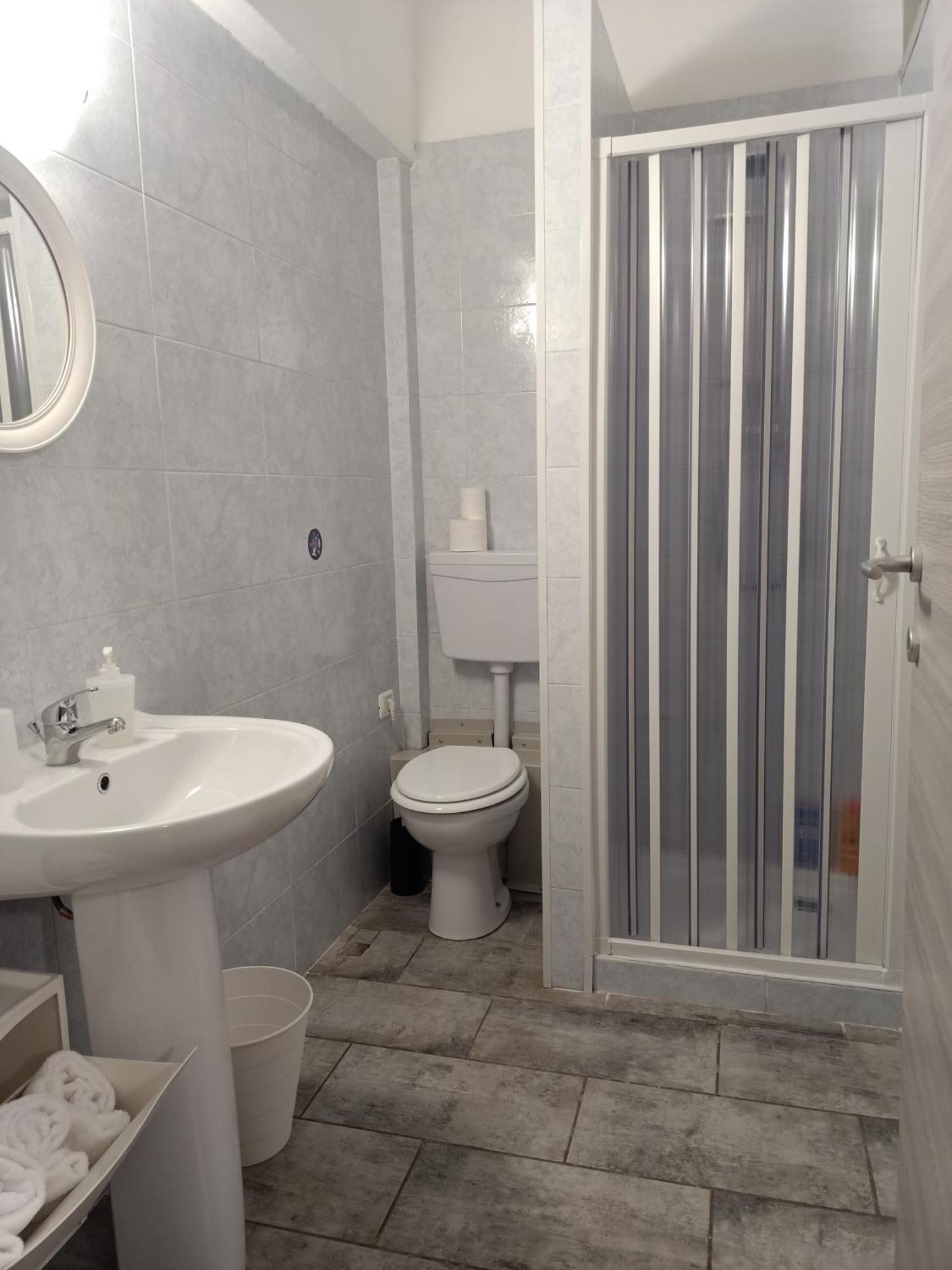 Airport Boulevard Guesthouse Грасобио Екстериор снимка