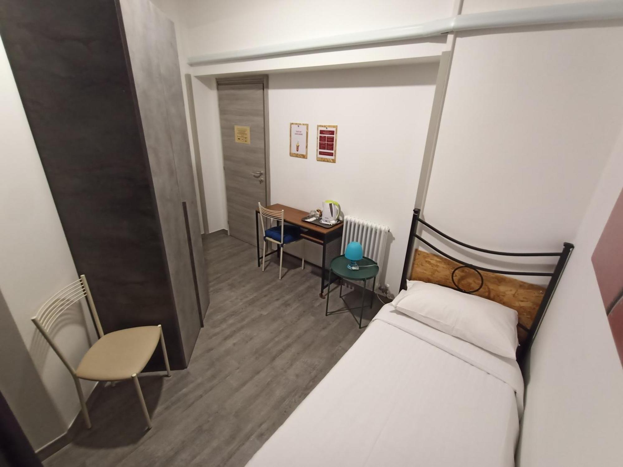 Airport Boulevard Guesthouse Грасобио Екстериор снимка
