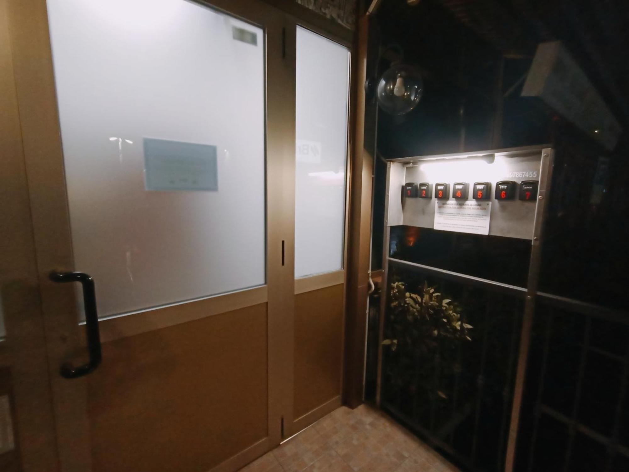 Airport Boulevard Guesthouse Грасобио Екстериор снимка